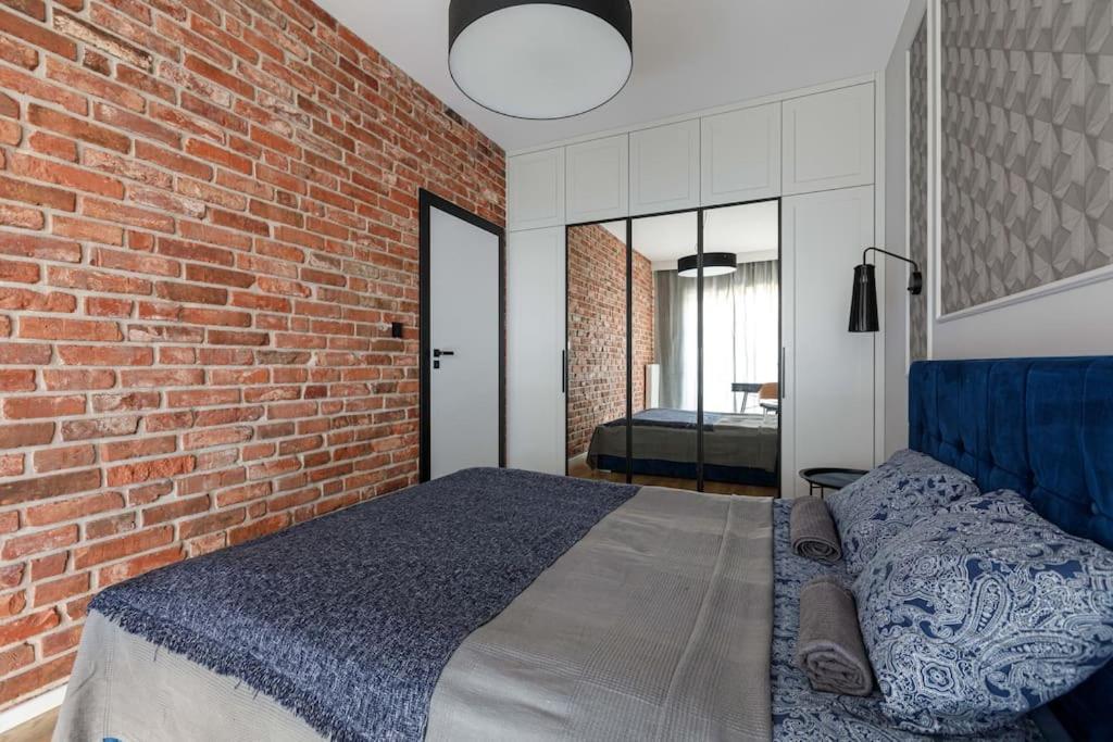 Close-golden - Jana Pawla Apartment *