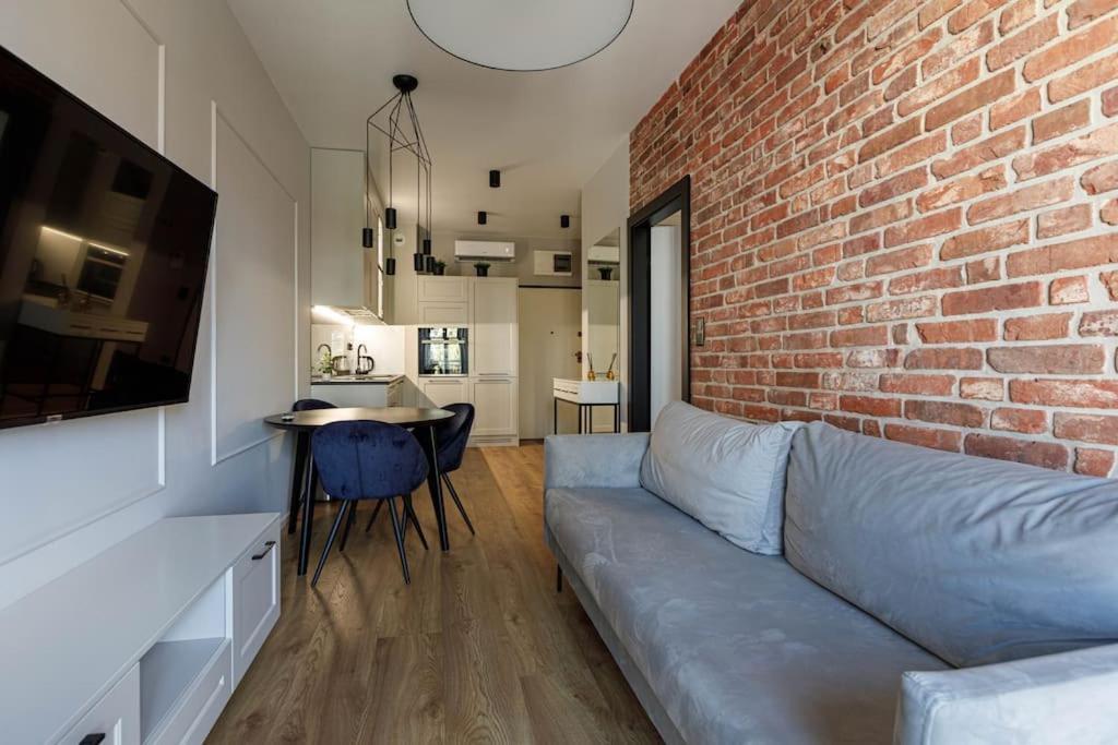 Close-golden - Jana Pawla Apartment Wroclaw