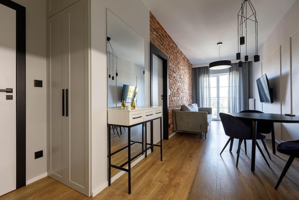 Close-golden - Jana Pawla Apartment *