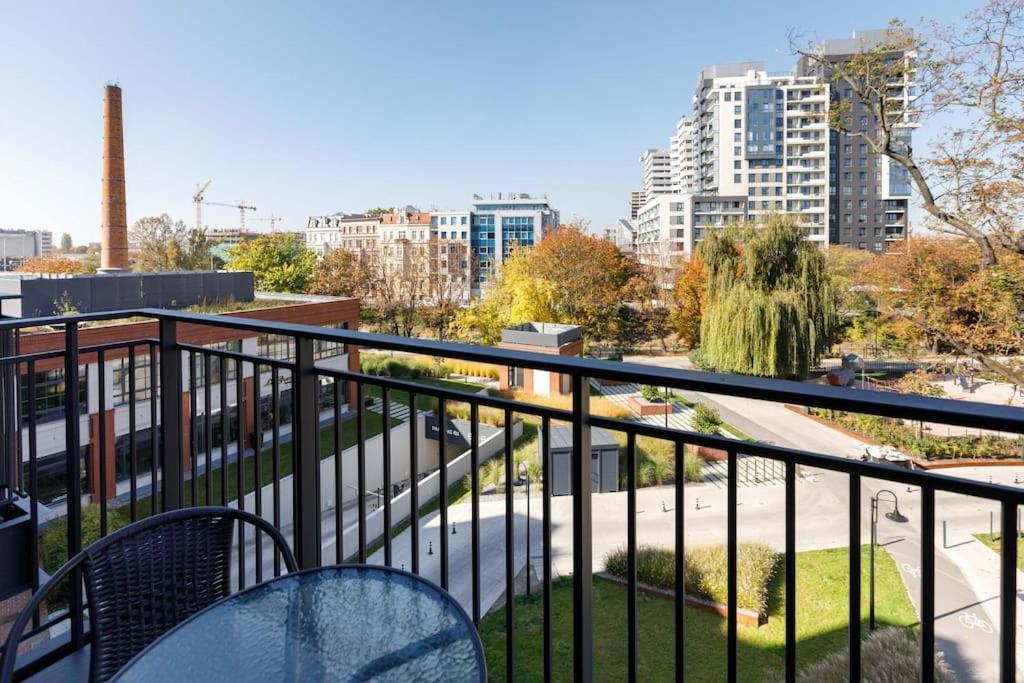 Close-golden - Jana Pawla Apartment