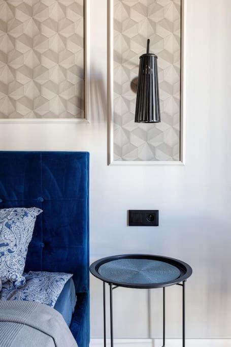 Close-golden - Jana Pawla Apartment *