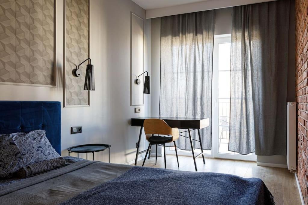 Close-golden - Jana Pawla Apartment Wroclaw
