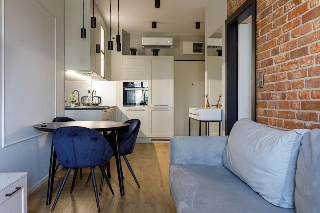 Close-golden - Jana Pawla Apartment